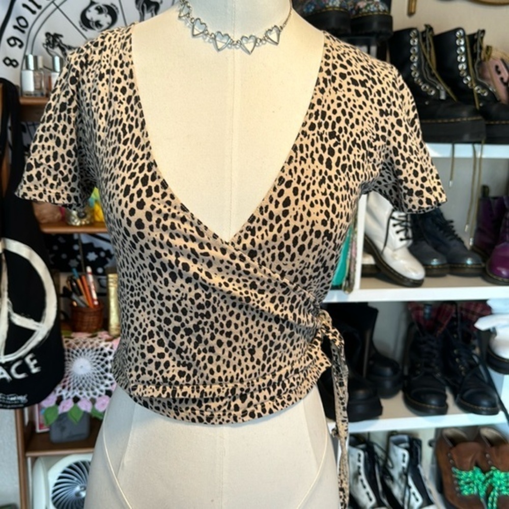 Brandy Melville wrap top leopard print long wrap tie v-neckline short sleeve S/M